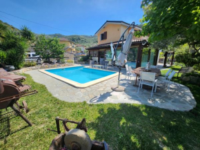 Appartamento in villa cristina con piscina,